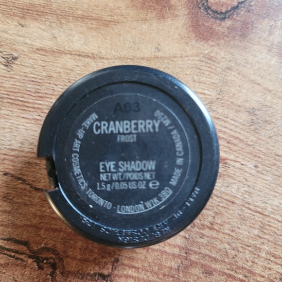 Mac Cranberry eyeshadow - Picture 9 of 10